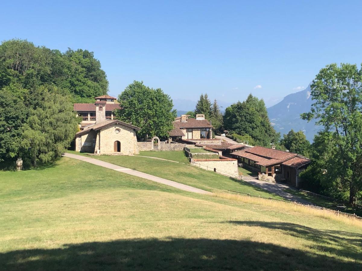 Au Pied Du Vercors Tout Est Permis La Riviere  Buitenkant foto